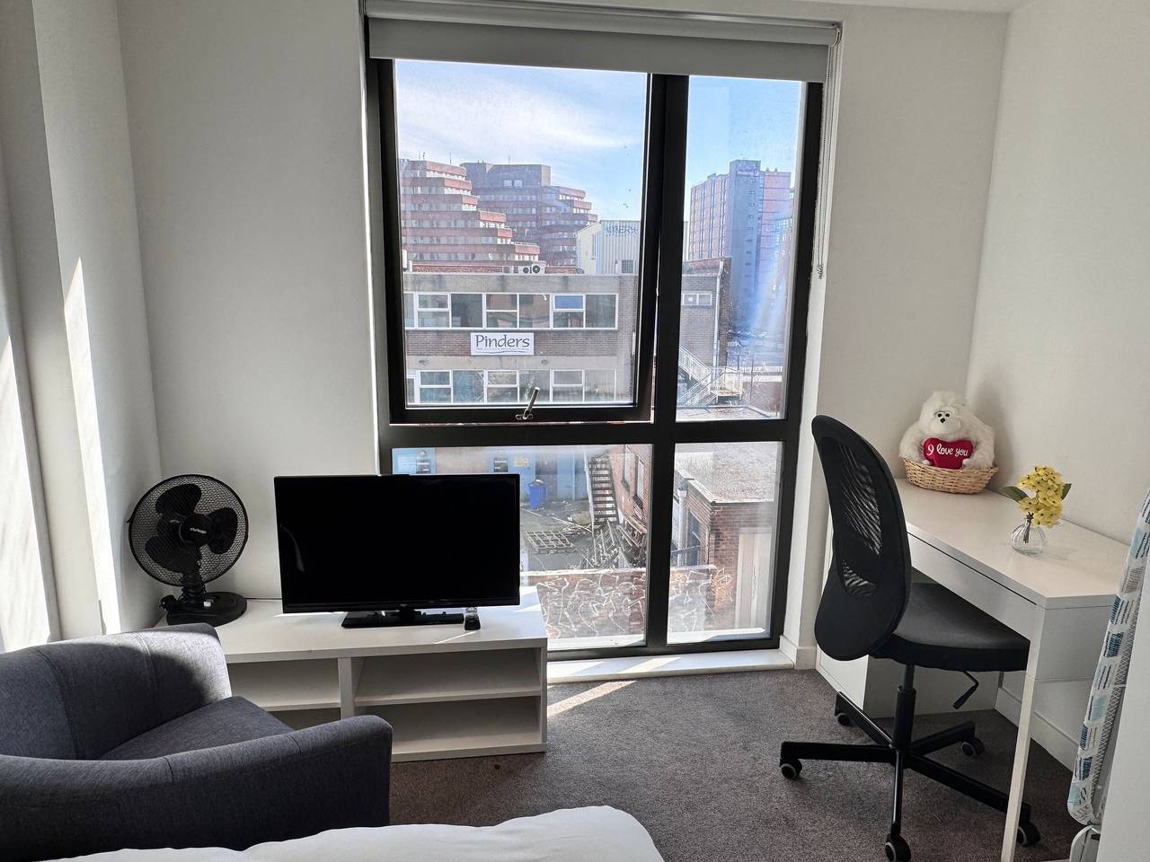Entire holiday apartment, Sheffield Centre - Modern 1Br Apartment - Sleeps 3 in Sheffield, South Yorkshire