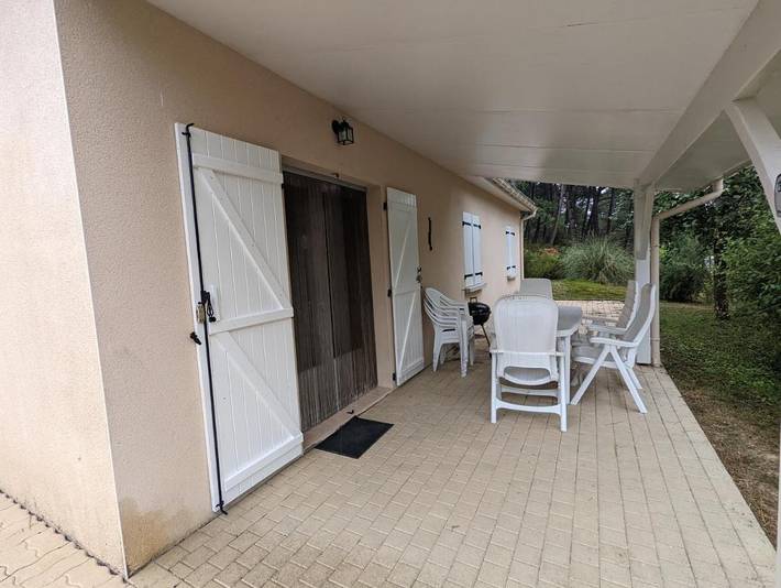 Location de vacances pour 8 personnes, avec piscine et jardin à Brossac - 2