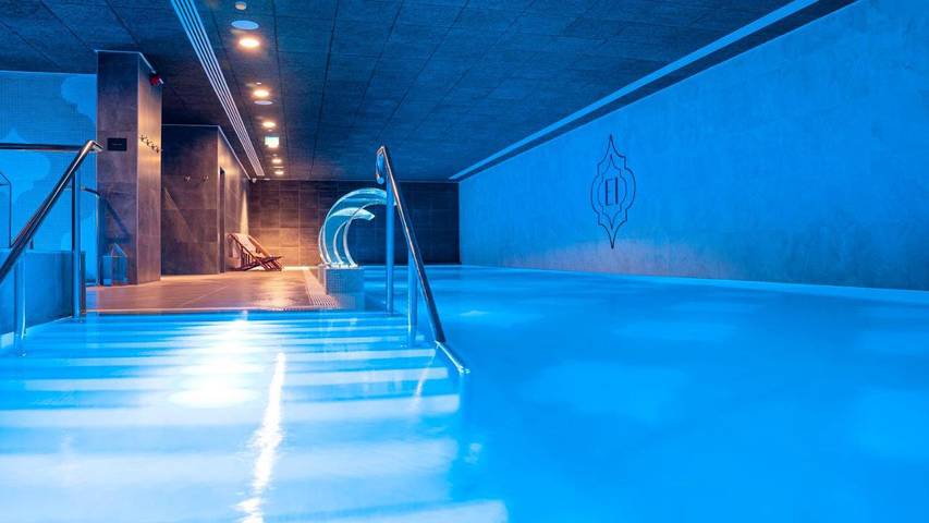 Appart’hôtel pour 4 personnes, avec Balcon et Jacuzzi ainsi que Piscine et Sauna à Gibraltar