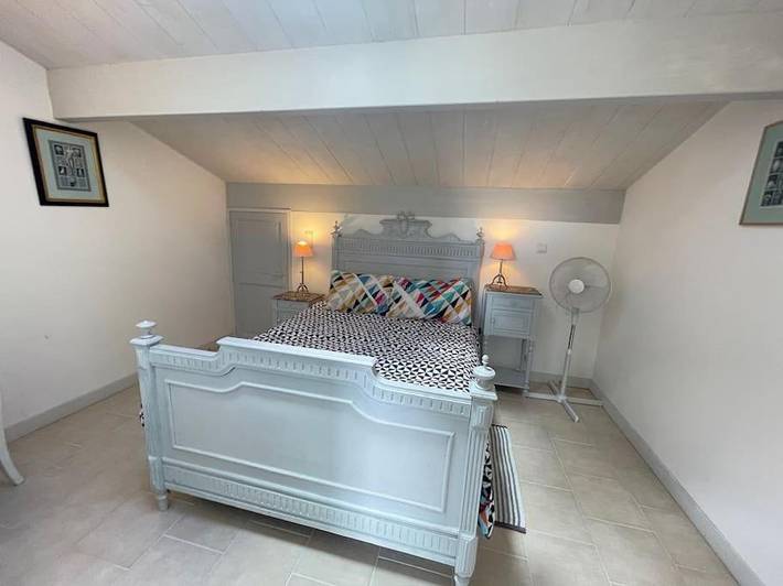 Gîte pour 2 personnes, avec balcon ainsi que vue et piscine dans La Devise - 4