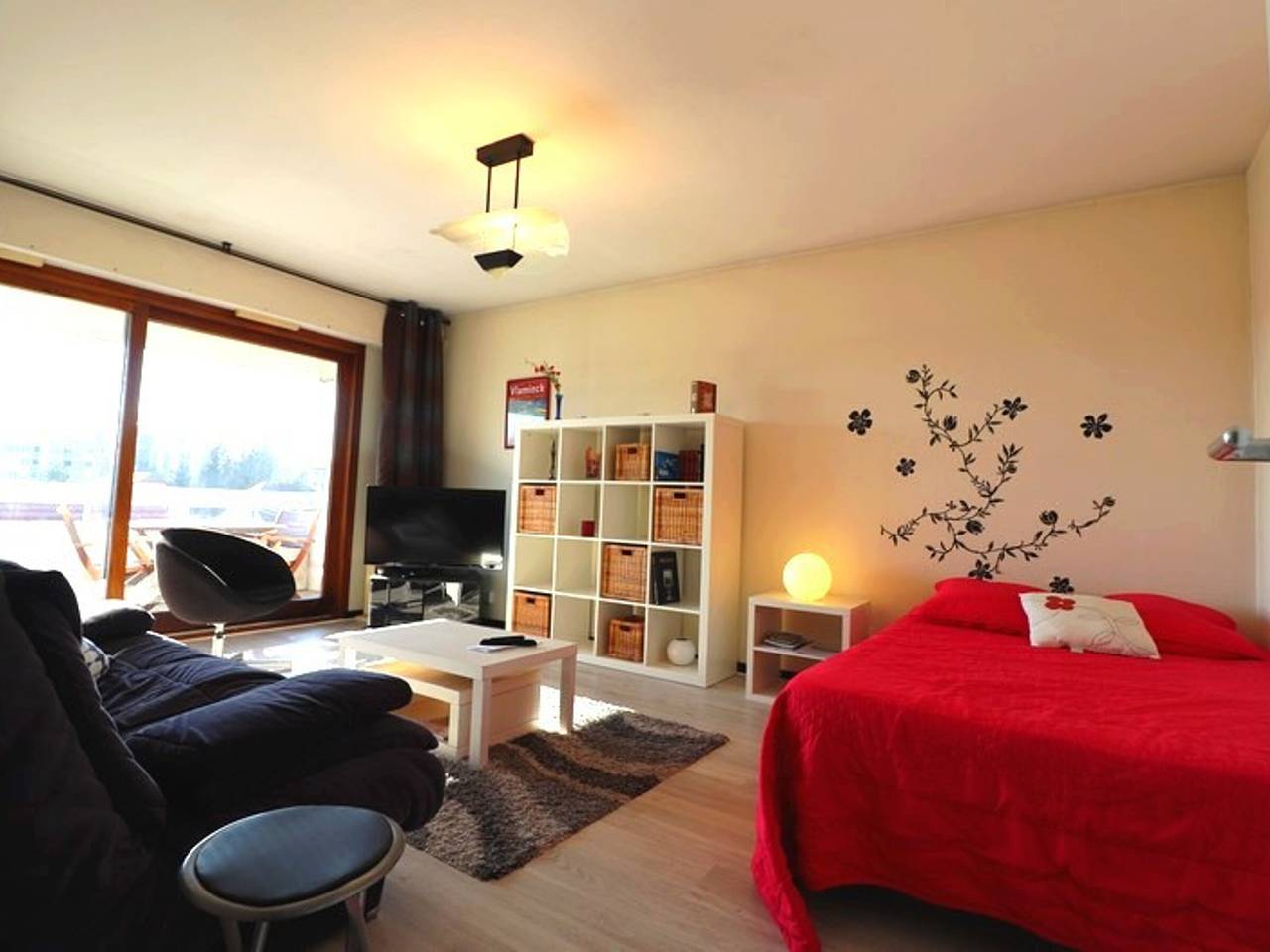 Appartement entier, Agréable F2 avec terrasse, parking privé, animaux admis, proche lac in Annecy-le-Vieux, Annecy (commune)