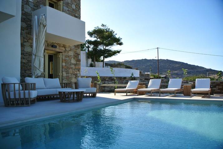 Holiday home for 4 people, with Ocean view and Balcony as well as Terrace and Garden in Ios