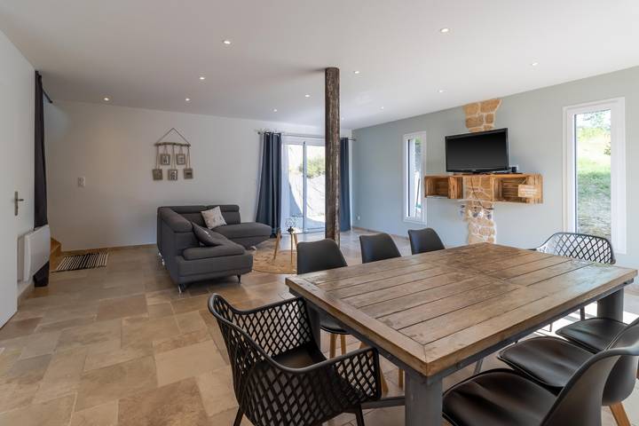 Le Séchoir – Maison Authentique avec Piscine Privée en Périgord Noir, Idéale pour Famille ou Groupes in Coly-Saint-Amand, Périgord Noir