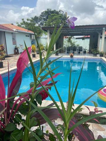 Gîte pour 2 personnes, avec jardin et piscine à Matoury