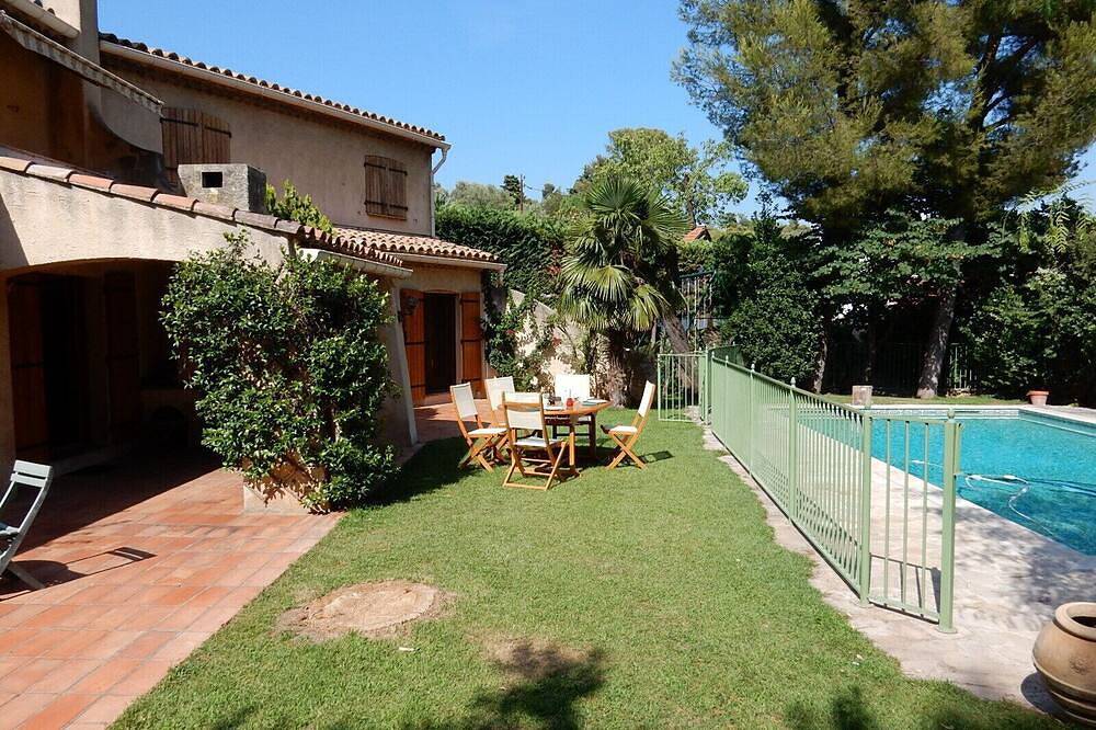 Room in the heart of Toulon - Calm and serenity - Large trees - Bottom of impasse in Toulon, Côte méditerranéenne (France)