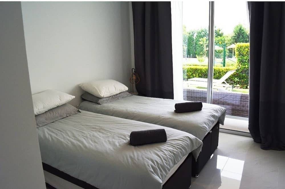 Entire apartment, 10 mins from Puerto Banus, On the new golden mile - luxury gated community in Triangulo de Costalita, Estepona