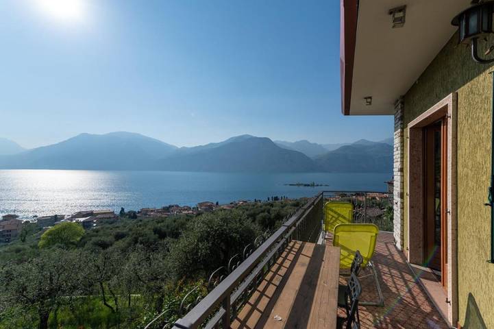 Ferienhaus für 6 Personen, mit Ausblick und Seeblick sowie Terrasse, mit Haustier