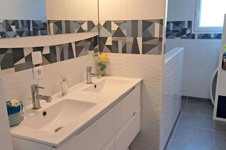Single-storey detached house with unobstructed view, garden and above-ground pool in Montagnac, Mittelmeerküste (Frankreich)
