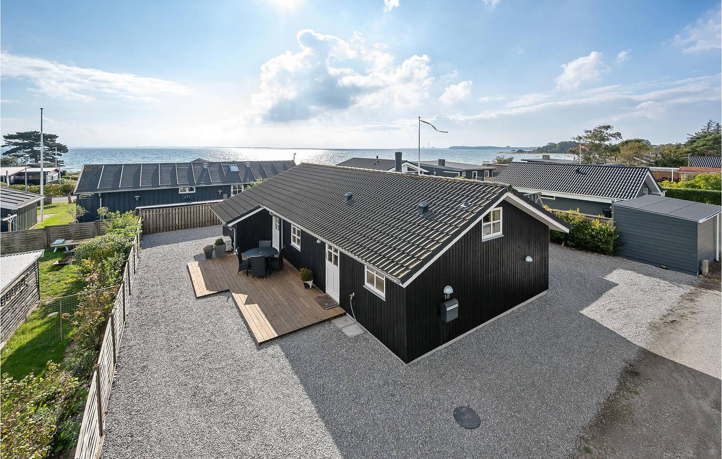 Ferienhaus für 4 Personen mit Terrasse in Følle Strand, Süddjursland