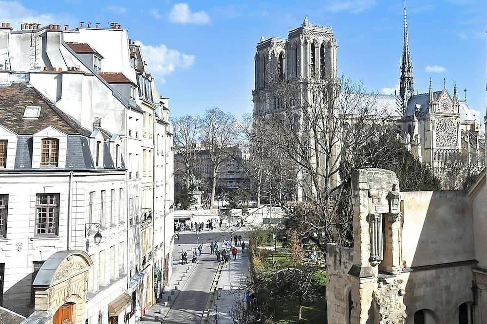 Entire apartment, Charming Two Bedroom Suite - Ac - At Notre-Dame in Paris, Ile de France