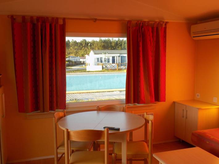 Bungalow für 5 Personen, mit Garten und Ausblick sowie Terrasse in Portugal - 2