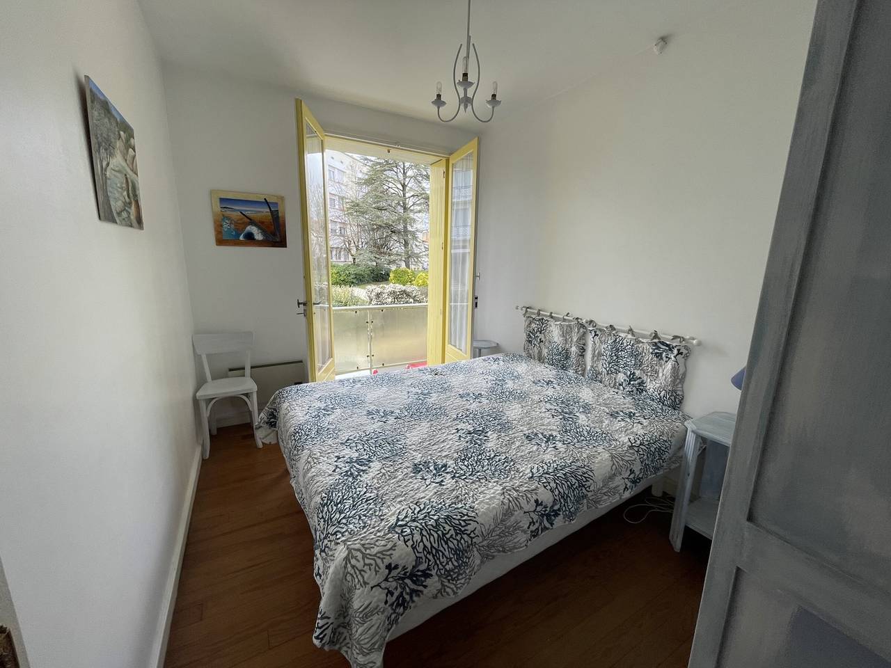Central Royan House, 150m to Beach – Terrace, Garden, Garage in Royan, Côte de Beauté