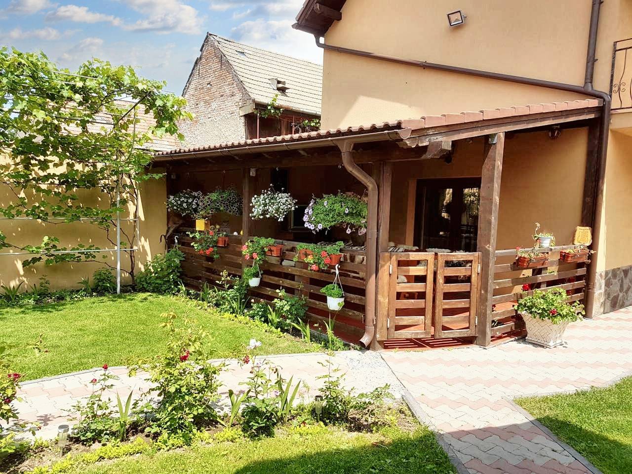 Charmantes Haus in Săcele mit Gartenblick + Grill in Karpaten