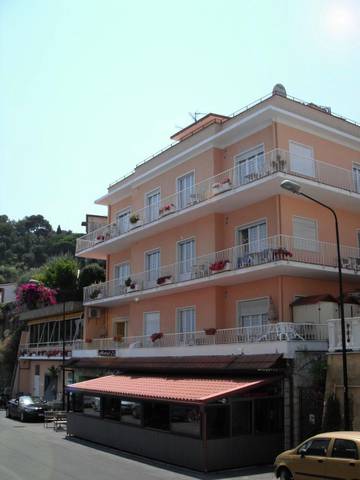 Hôtel pour 2 personnes, avec terrasse, animaux acceptés à Diano Marina