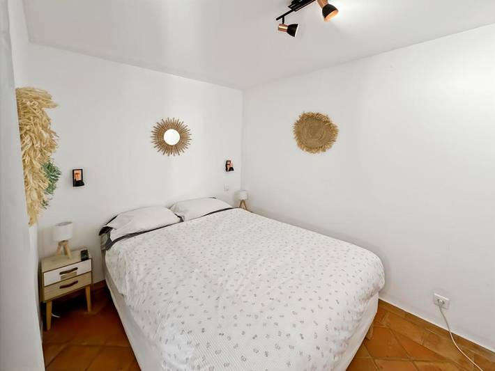 Gîte pour 3 personnes, avec Terrasse dans Plage de la Bouillabaisse - 2