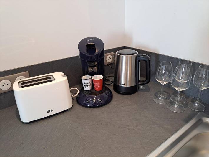 Location de vacances pour 4 personnes, avec piscine ainsi que jardin et jacuzzi à Thénac - 4