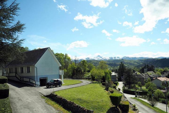 Location de vacances pour 5 personnes, avec vue et jardin à Ordizan