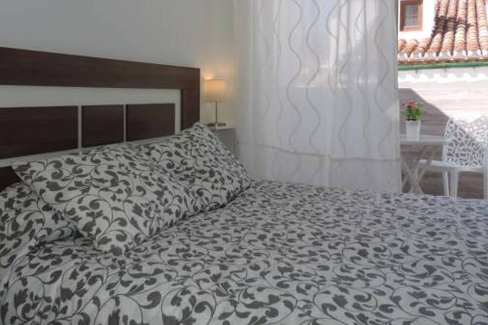 Alojamiento Rural En El Centro Urbano De Yunquera, Sierra De Las Nieves. in Yunquera, Sierra de las Nieves