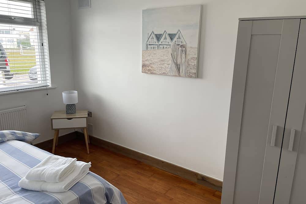 Stunning House Overlooking Nature Reserve in Hayling Island, Havant