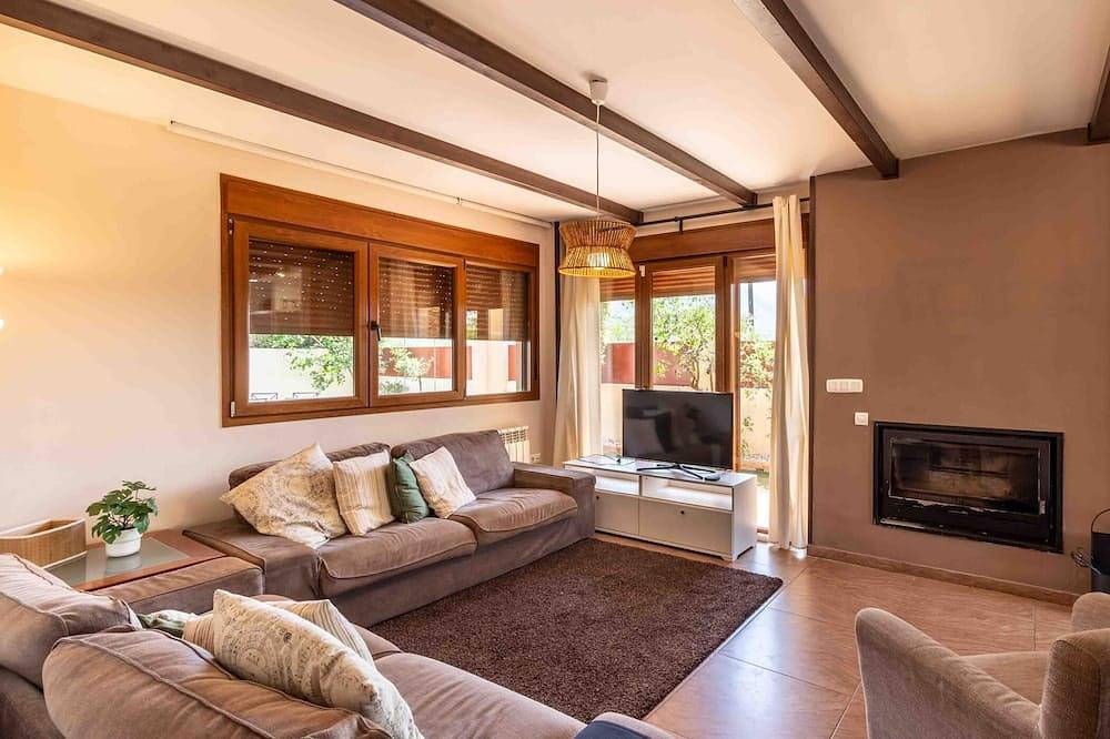 Modern House with swimming pool, garden, mountain views and barbecue in Dúrcal, Granada Province