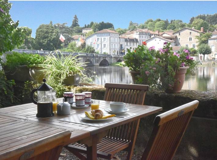 Chambre d’hôte pour 3 personnes, avec vue et jardin