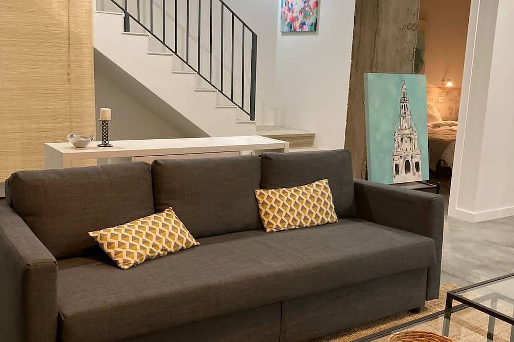 Ganze Wohnung, Spacious and cozy apartment with courtyard near Plaza de España in Distrito Sur (Sevilla), Sevilla