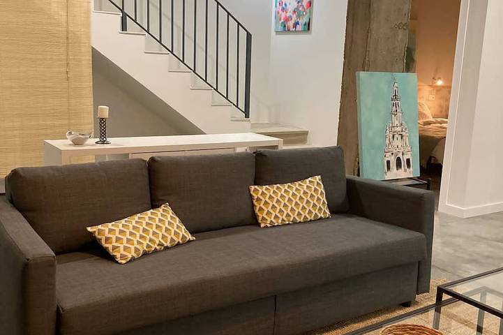 Entire apartment, Spacious and cozy apartment with courtyard near Plaza de España in Distrito Sur (Sevilla), Sevilla