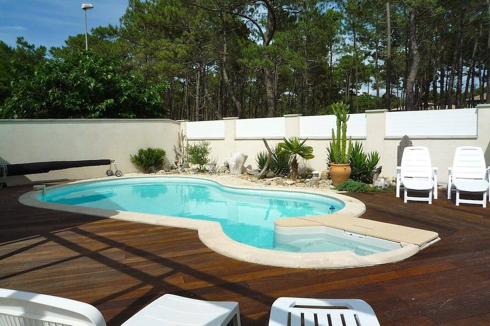 Strandnahes, sehr zentrales und komfortables Haus mit schönem Pool in Hourtin Plage, Hourtin