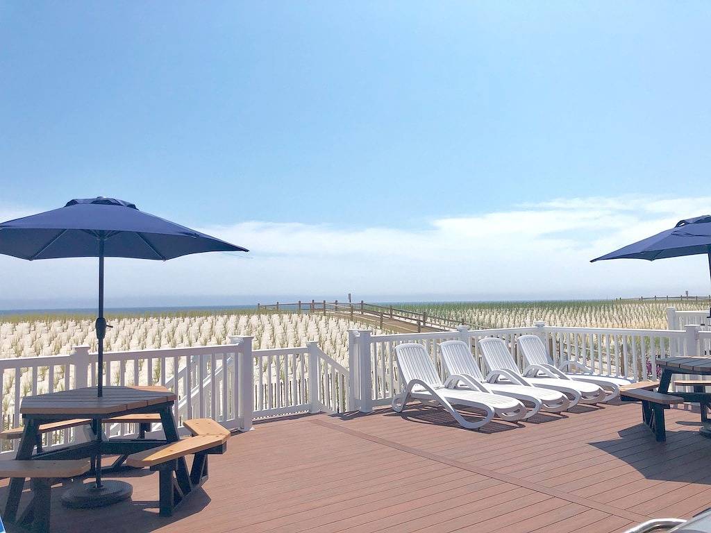 Ocean Front Beach House mit Aussicht. 3Br, 2Bath, 8 Schlafplätze, A / C, Wifi, 8 Abzeichen in Toms River, Ocean County