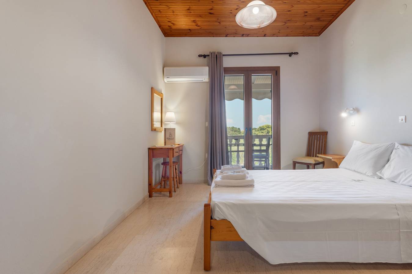 Entire studio, Studio Apartment 'Standard with Sea View 1' with Sea View, Wi-Fi and Air Conditioning in Vasilikos, Zakynthos