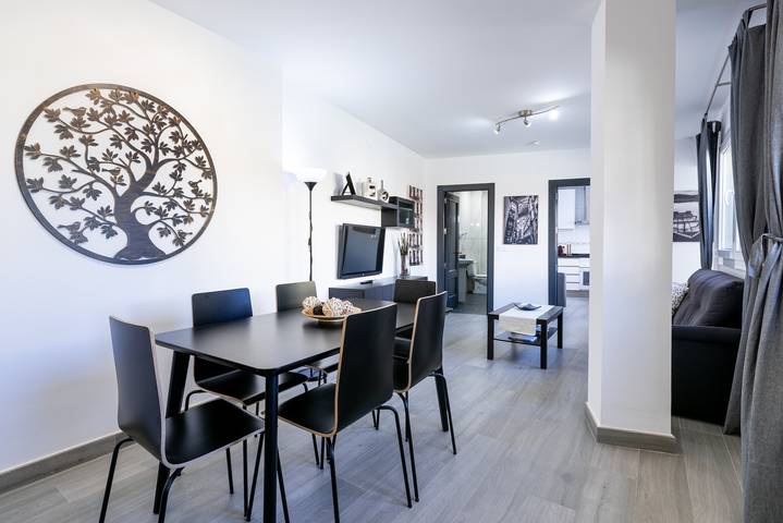 Apartamento entero, Apartamento vacacional "Maravilloso Ático en Pleno Centro" con vistas a la ciudad in Malaga Centro Historico, Málaga