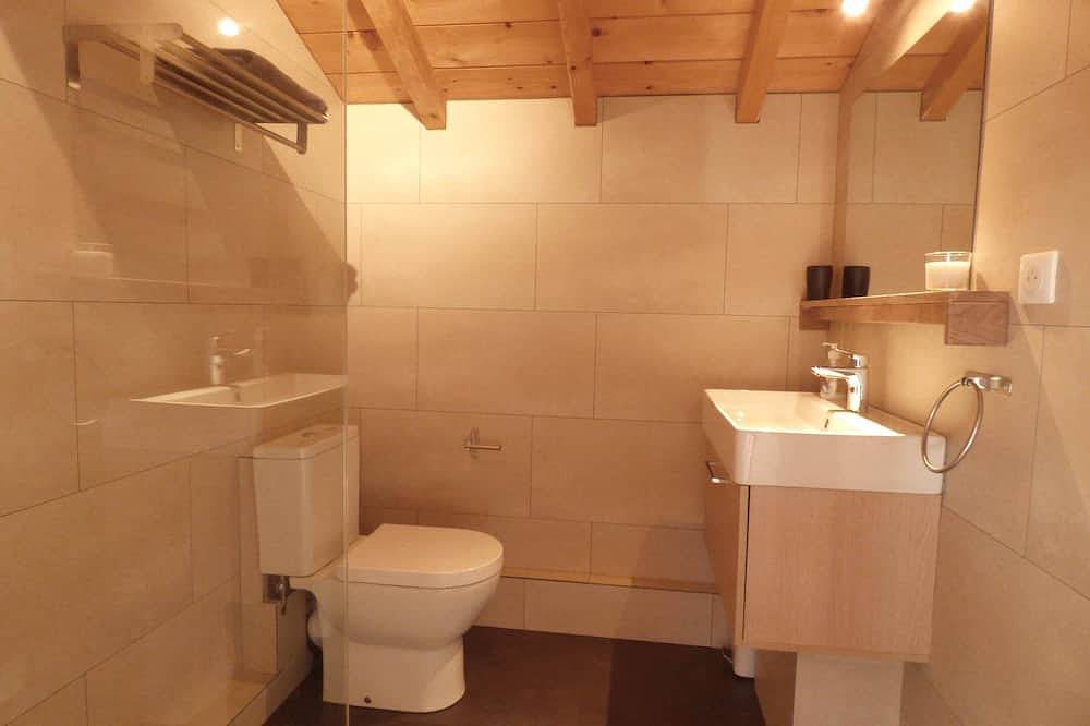 Entire apartment, Sunny garden apartment in a breathtaking location in Saint-Pée-sur-Nivelle, Bayonne region