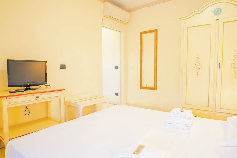 Entire apartment, 210 Relais du Lac Village in Rivoltella del Garda, Desenzano del Garda