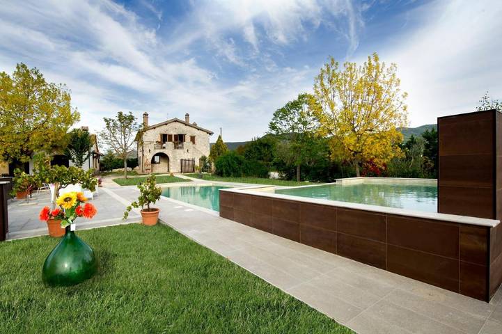 Casa vacanza per 2 persone, con giardino e panorama nonché piscina e piscina per bambini in Acquasparta
