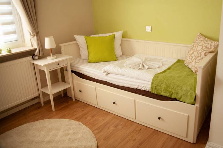Single room, shower, toilet in Gusterath, Landkreis Trier-Saarburg