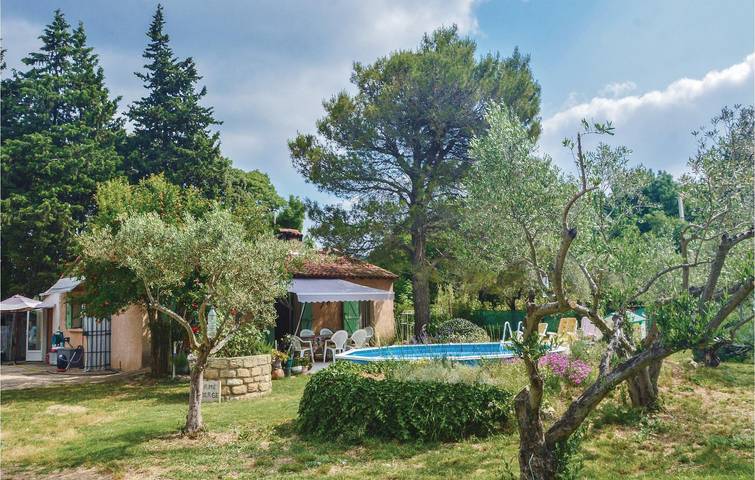 Location de vacances pour 4 personnes, avec terrasse et piscine au Parc naturel régional des Alpilles - 3