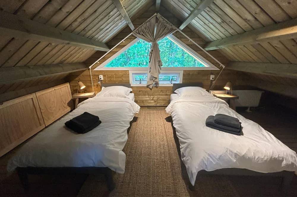 Sfeervol ingericht houten huis met hottub in bos in Soesterberg, Provincie Utrecht