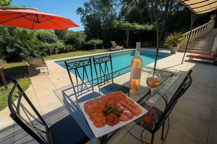 Location de vacances pour 4 personnes, avec jardin et terrasse à Pierrefeu-du-Var