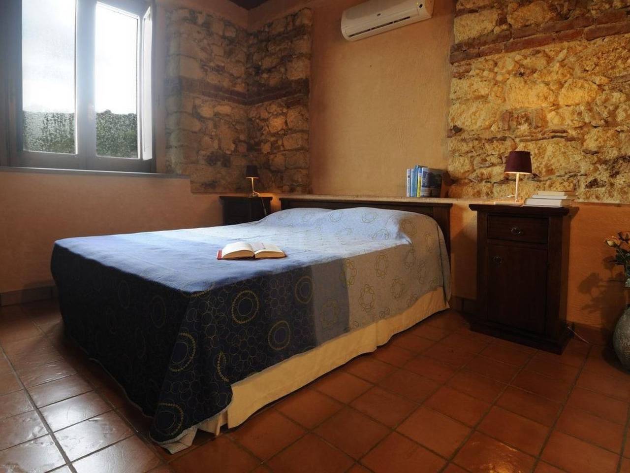 Appartement entier, Appartement confortable en bord de mer : à 900 m du rivage, lit bébé et réfrigérateur inclus ! in Gioiosa Marea, Province de Messina