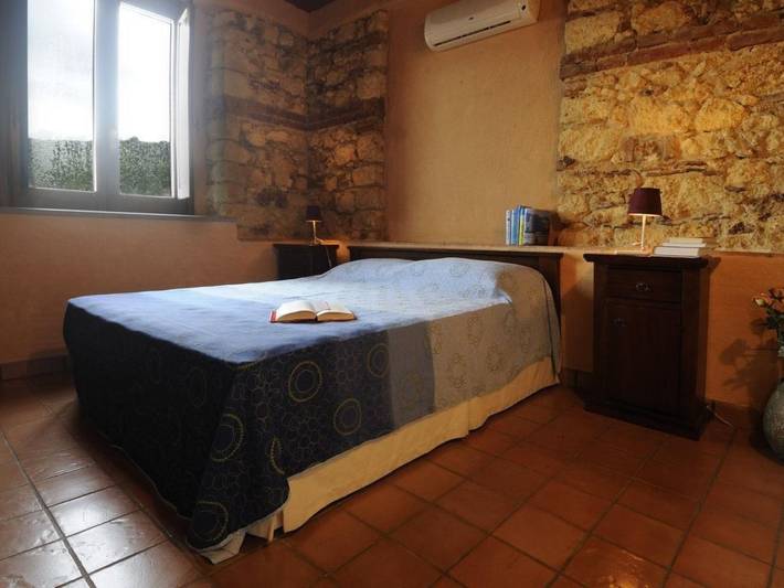 Ferienwohnung für 4 Personen, mit Balkon und Terrasse sowie Garten und Pool