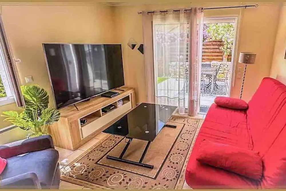 Appartement entier, Appart calme : Piscine, jacuzzi, jardin et terrasse privatif in Sussargues, Côte méditerranéenne (France)