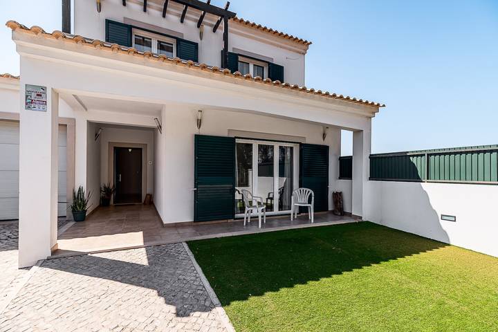 Villa 'D' Ana' with Private Pool, Private Garden and Wi-Fi in Praia do Meco, Sesimbra (Castelo)