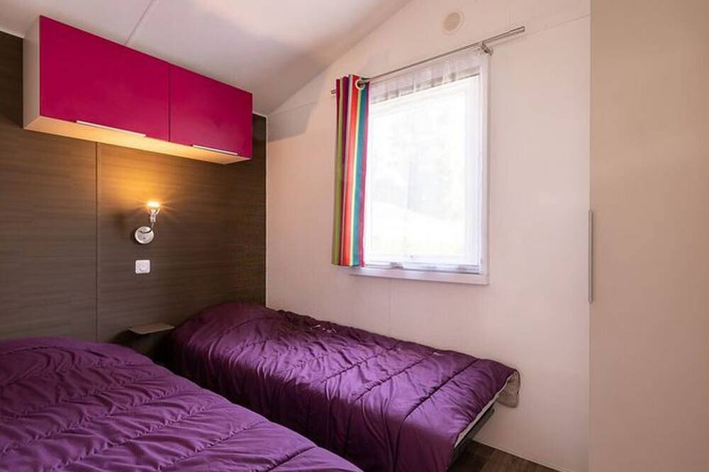 Mobil home confortable avec terrasse à Bretignolles-sur-Mer in La Chaize-Giraud, Vallée de la Loire