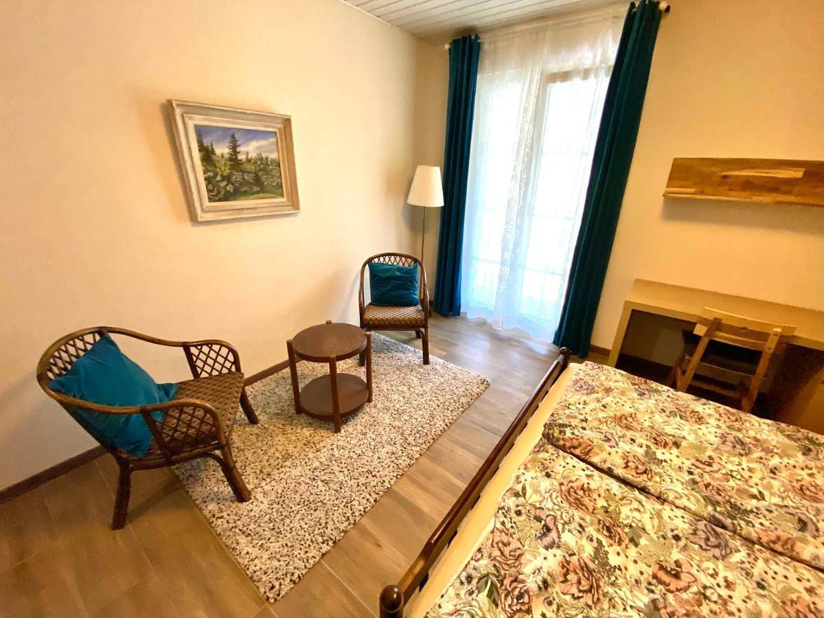 Ganze Wohnung, Two-Bedroom Apartment in Val-de-Travers, Massif du Jura