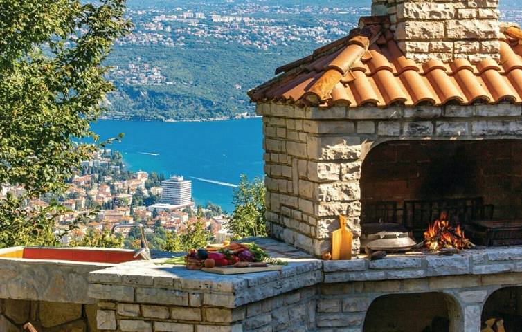 Appartamento per 5 persone, con terrazza e giardino ad Abbazia Croazia