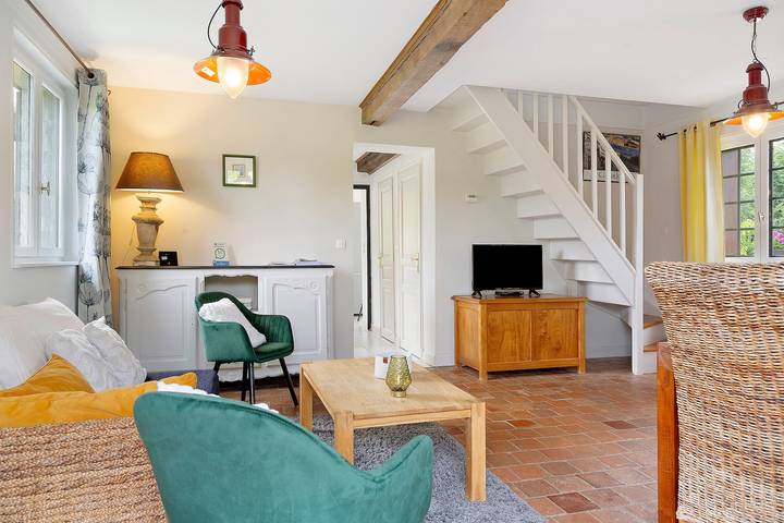 Gîte La Cour Du Four - Deauville with Private Terrace, Garden, and Wi-Fi