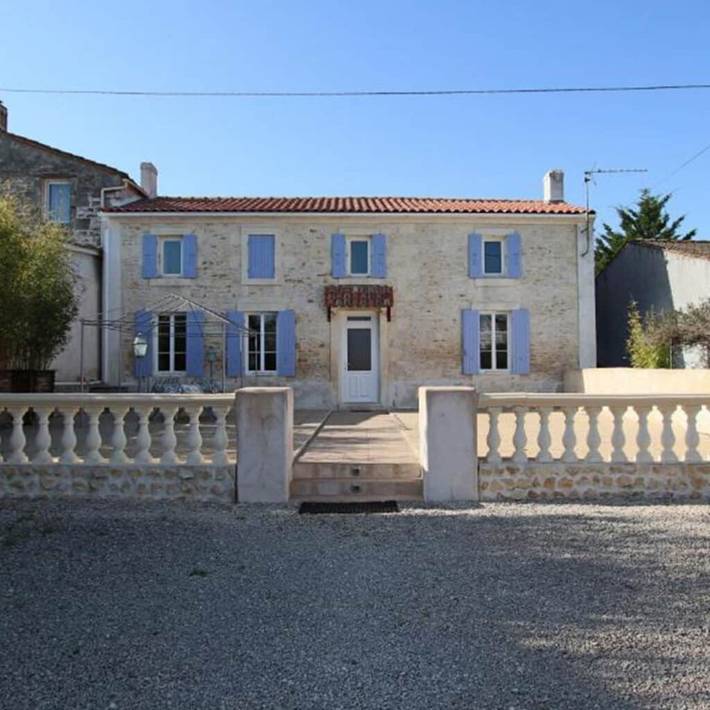 Location de vacances pour 18 personnes, avec Jardin à Saint-Sulpice-d'Arnoult