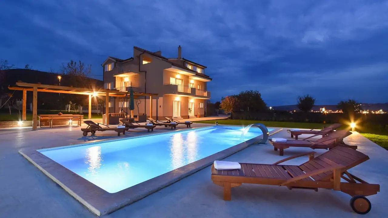 Ferienhaus für 15 Personen (226 m²) in Dugopolje in Koprivno, Dalmatinisches Zagora