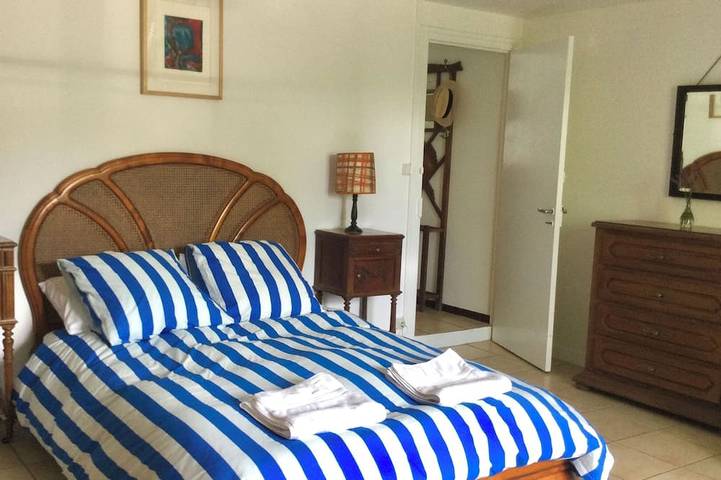 Gîte pour 4 personnes, avec jardin et piscine, animaux acceptés à Vasles - 2