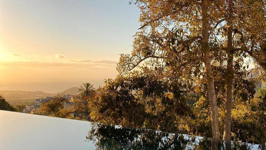Appartement de vacances pour 4 personnes, avec vue ainsi que jardin et piscine